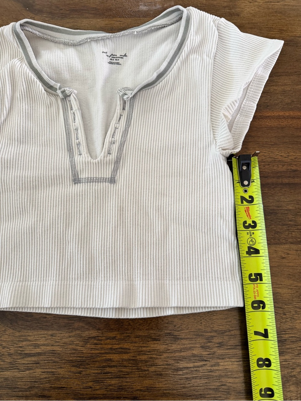 Urban Outfitters Off-White Ribbed Henley Crop Top - Picture 4 of 6